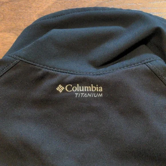 Columbia Titanium Black Zip Up Vest Omni Dry - Picture 6 of 8